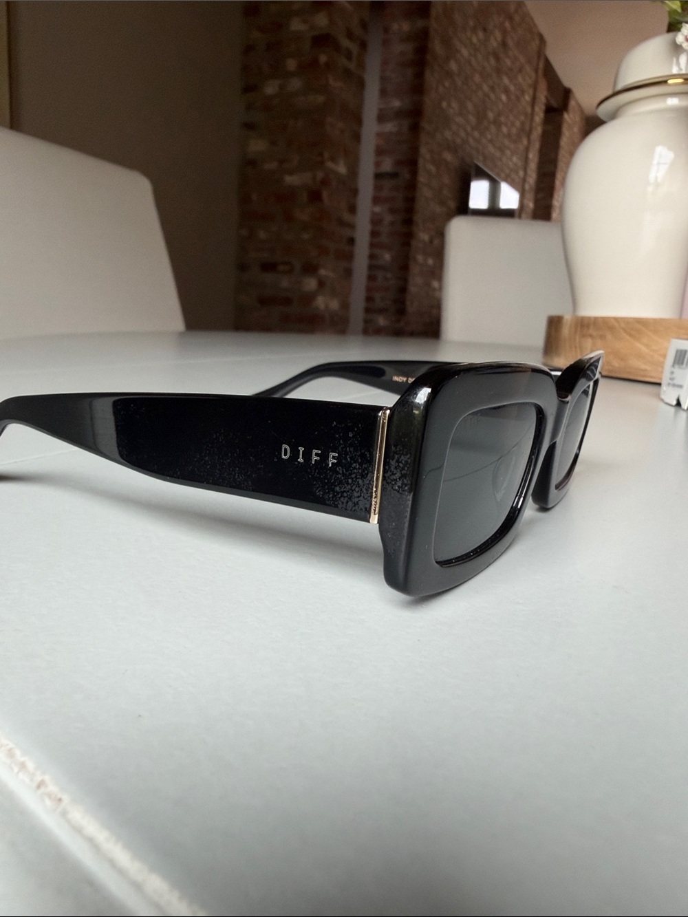 DIFF Rectangular Sungalsses for Women - Picture 3 of 6